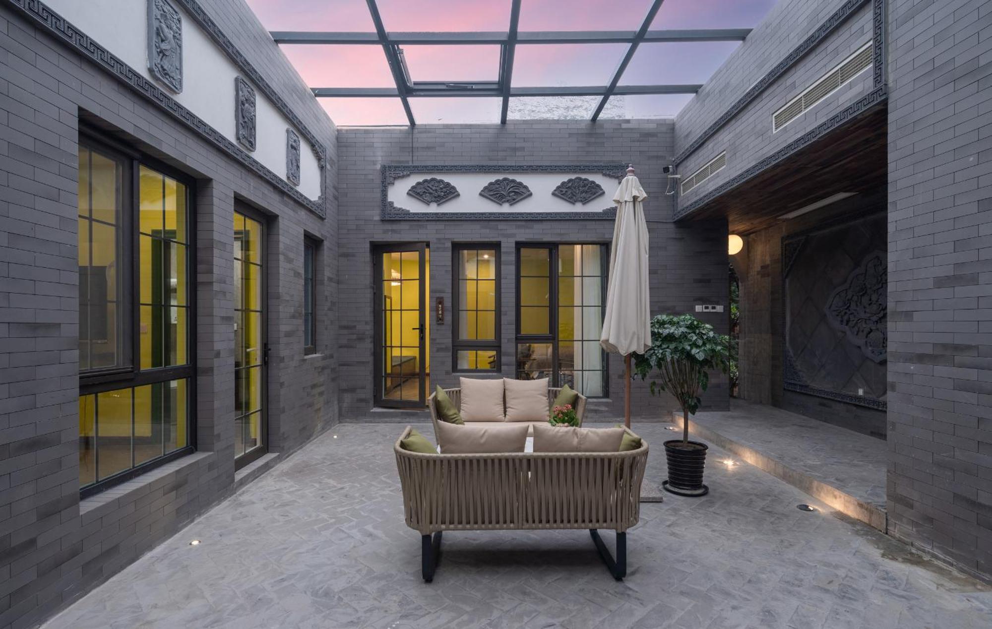 Hotel Cote Cour Deductive Beijing - Quadrangle Close To Tiananmen Square & Forbidden City & Nanluoguxiang, Walk To Wangfujing, English Speaking, Free Wifi, Free Laundry, Free Wonton & Noodles With Tour Ticket Service, Free Selfies With Ancient Costum מראה חיצוני תמונה